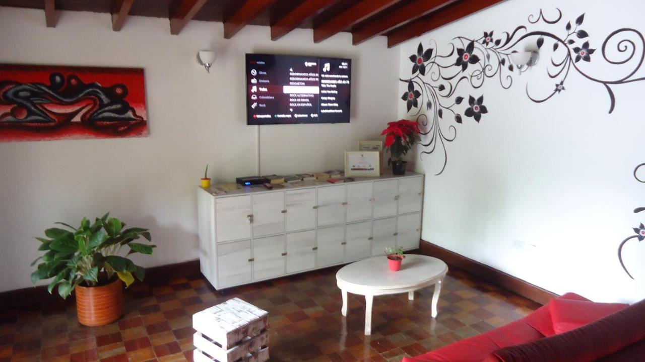 Iris Hostel Medellín Zewnętrze zdjęcie